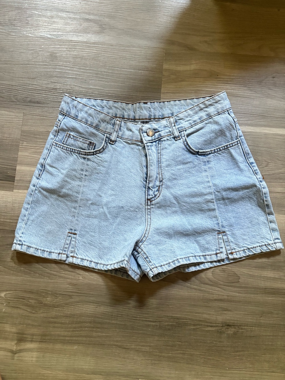 Light Wash Denim Women's Shorts - Casual High-Rise Style